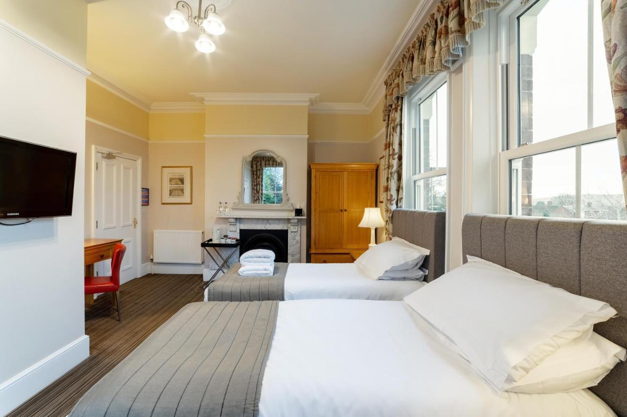Charades Guest House Hereford Exterior foto